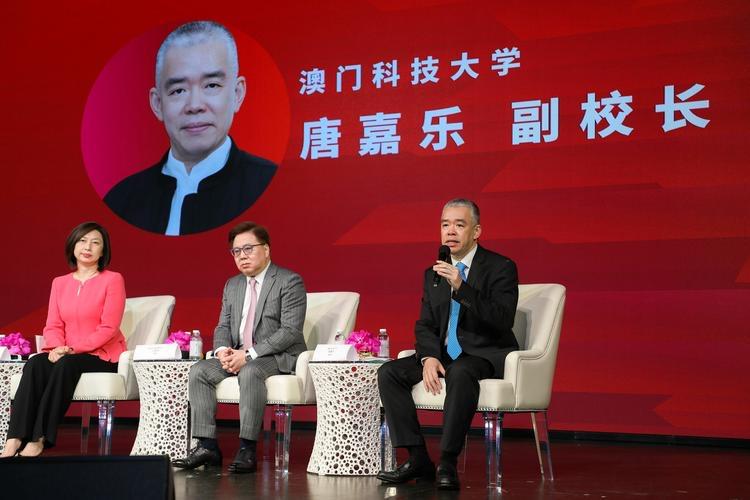 2025新澳门正版免费资本车,探索未来，澳门资本车的革新之路与免费体验之旅（2025新澳门正版免费资本车）